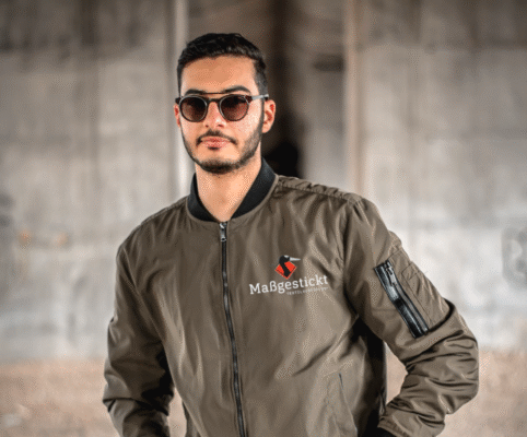 Jacke mit Firmenlogo besticken